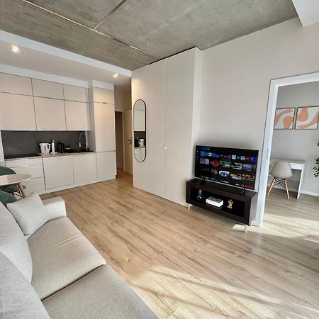 Komputerowa Apartments Airport And Business District ワルシャワ エクステリア 写真